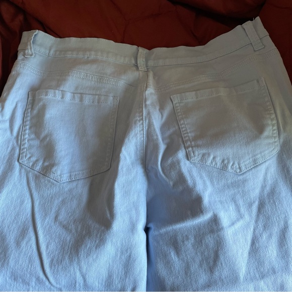 Women’s Gloria Vanderbilt “Amanda” Baby Sky Blue Jean Capris Bermuda - Picture 3 of 11